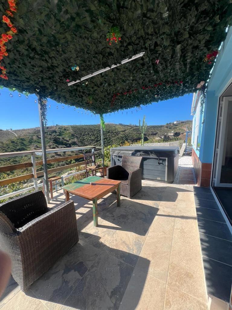 Iznate Casa Rural Malaga Monkey Love Con Jacuzzi מראה חיצוני תמונה